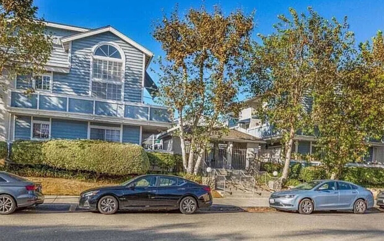 Foto principal - 18427 Vincennes St