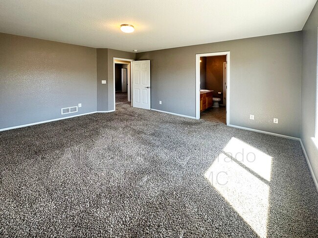 Building Photo - 4945 Haiti Way