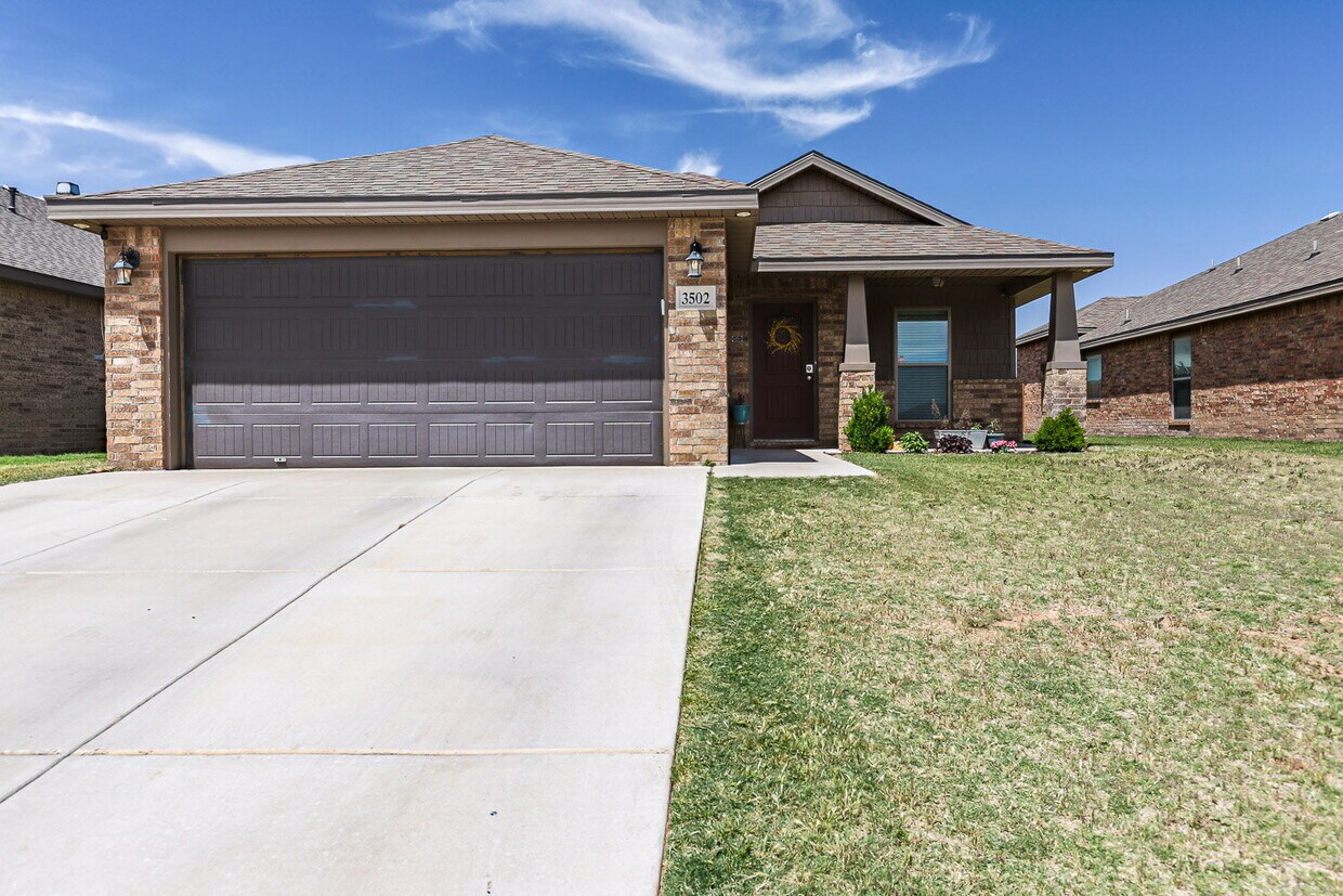 Foto principal - Wonderful 3 bed, 2 bath in Milwaukee Ridge!