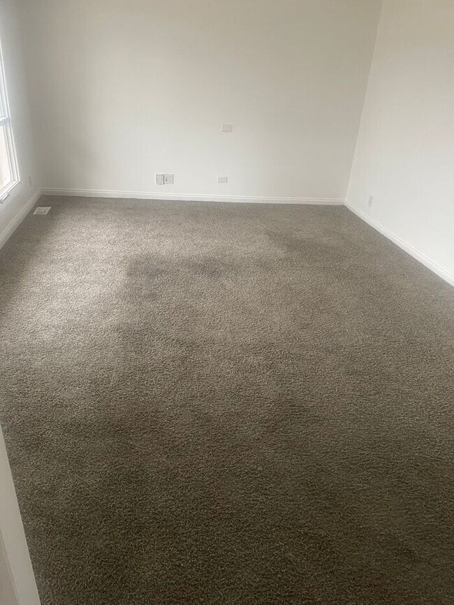 Building Photo - Move-In Ready 3-Bed in Hazelwood