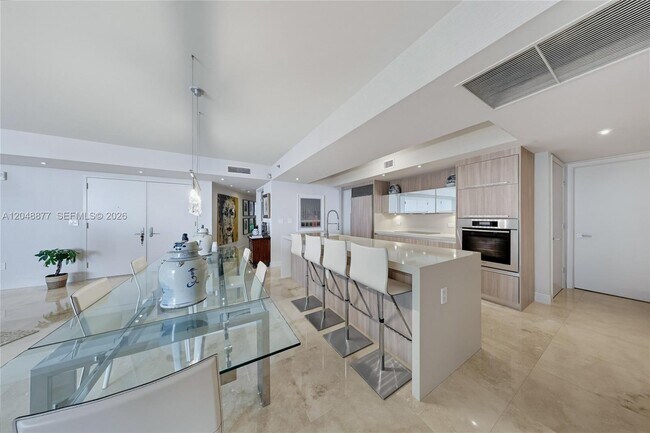 Building Photo - 17201 Collins Ave