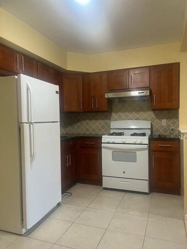 Building Photo - 58-11 74th St