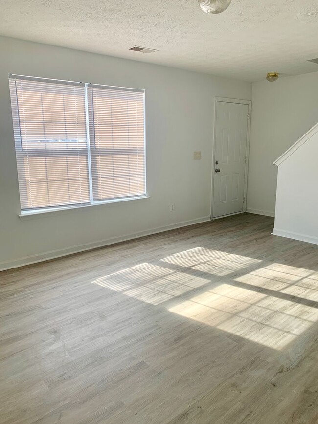 Foto del edificio - 3 Bedroom End Unit Townhouse