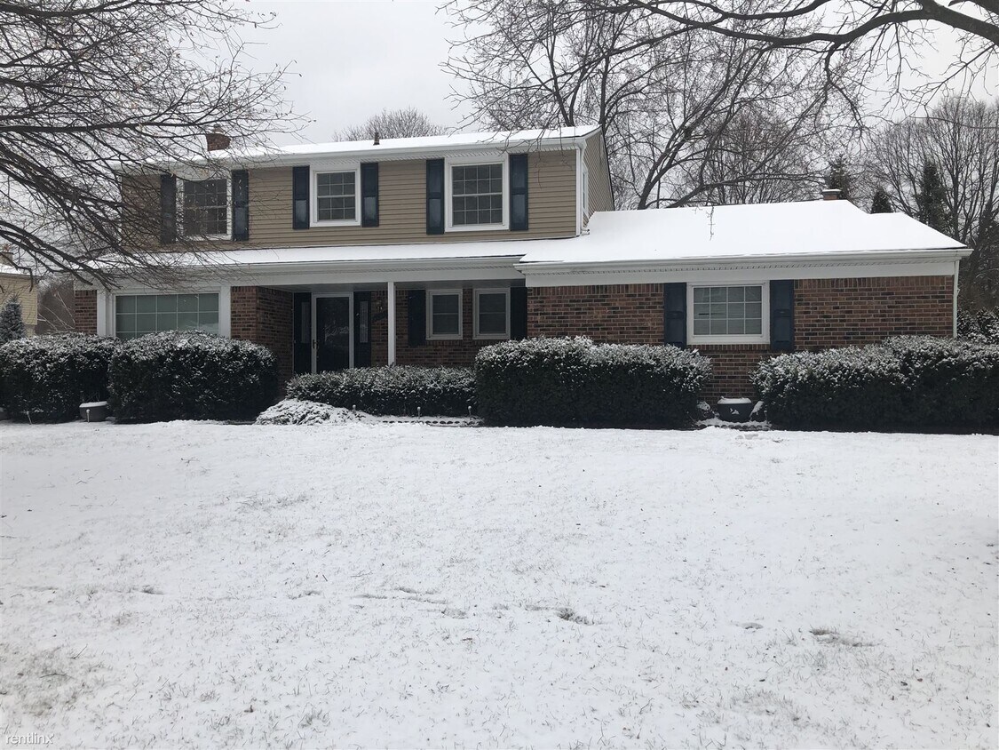 4 br, 2.5 bath House 41546 Ladywood Ct House Rental in Northville