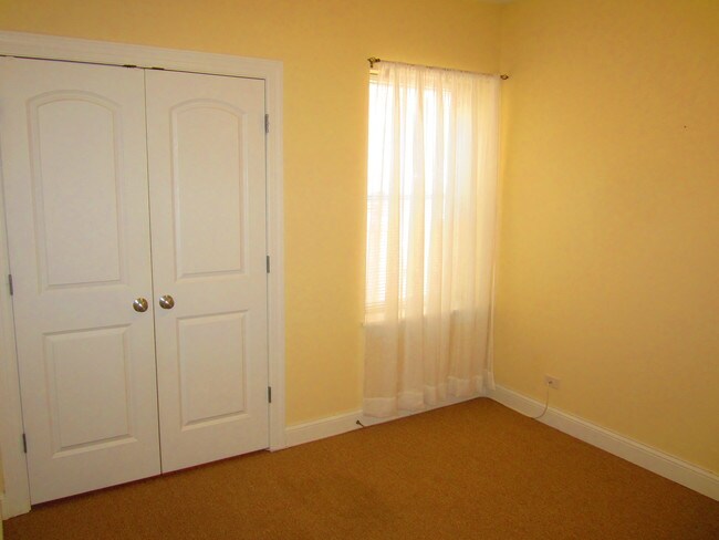 Foto del edificio - 6341 N Oakley Ave