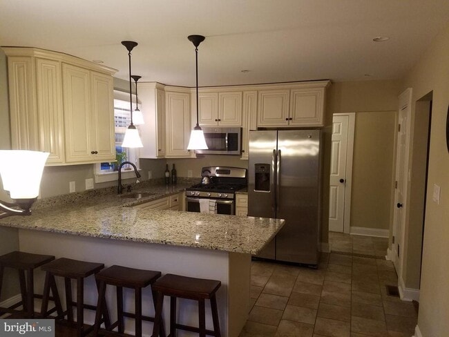Building Photo - 227 Delview Ln