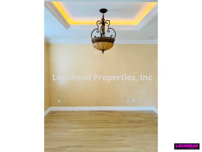 Building Photo - *******STUNNING HOME IN THE PEACHTREE VILL...