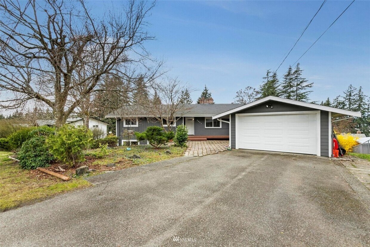 Foto principal - Beautiful 4 Bedroom Close to Everything!