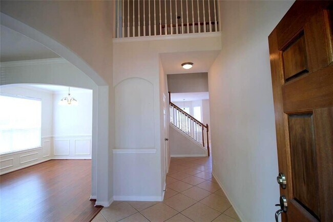 Building Photo - 606 Dinorah Ct