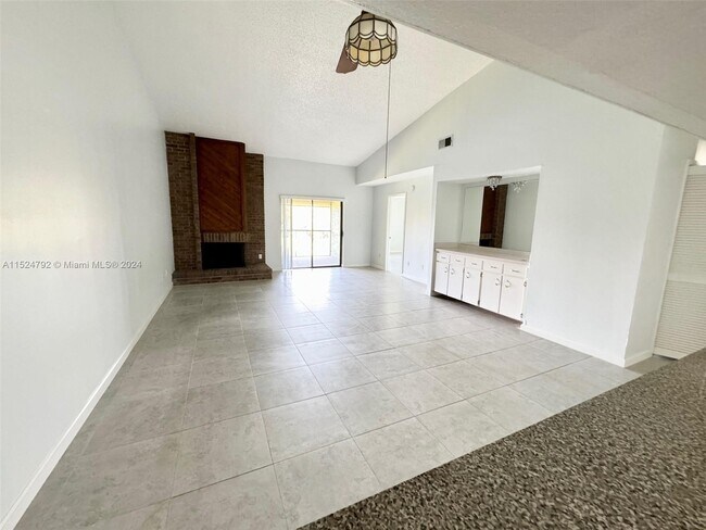 Building Photo - 15 Escondido Ct