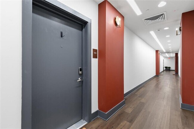 Foto del edificio - 112 Rogers St NE