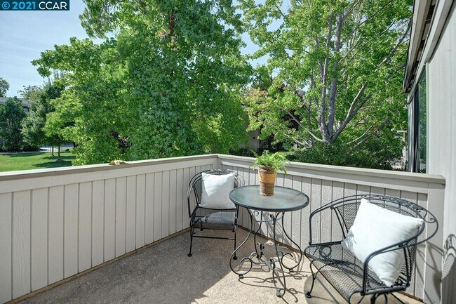 Foto del edificio - 2740 Tice Creek Dr