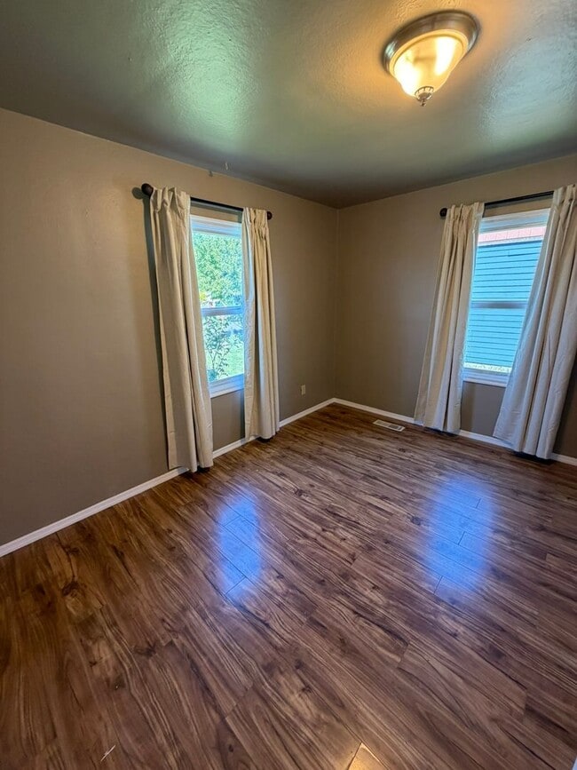 Building Photo - 3 Bedroom with Large yard near the Canal!