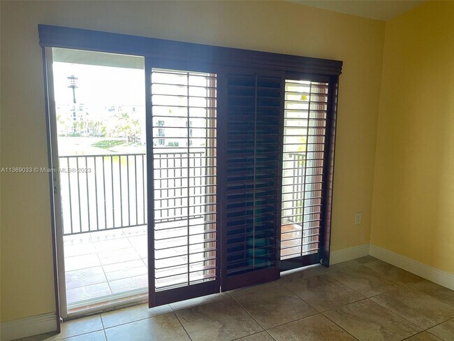 Foto del edificio - 4540 NW 107th Ave