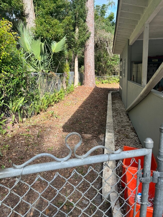 Building Photo - 920 NE 5th Ave