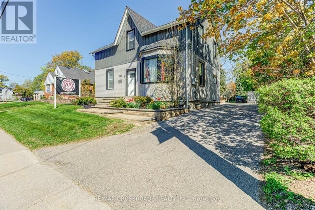 Building Photo - 530 Kingston Rd W