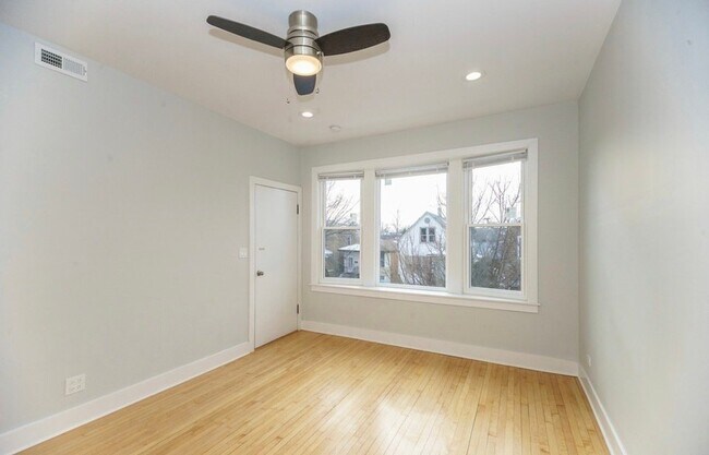 Foto del edificio - 5422 W Wrightwood Ave