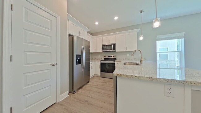 Building Photo - 852 Fairview Dr