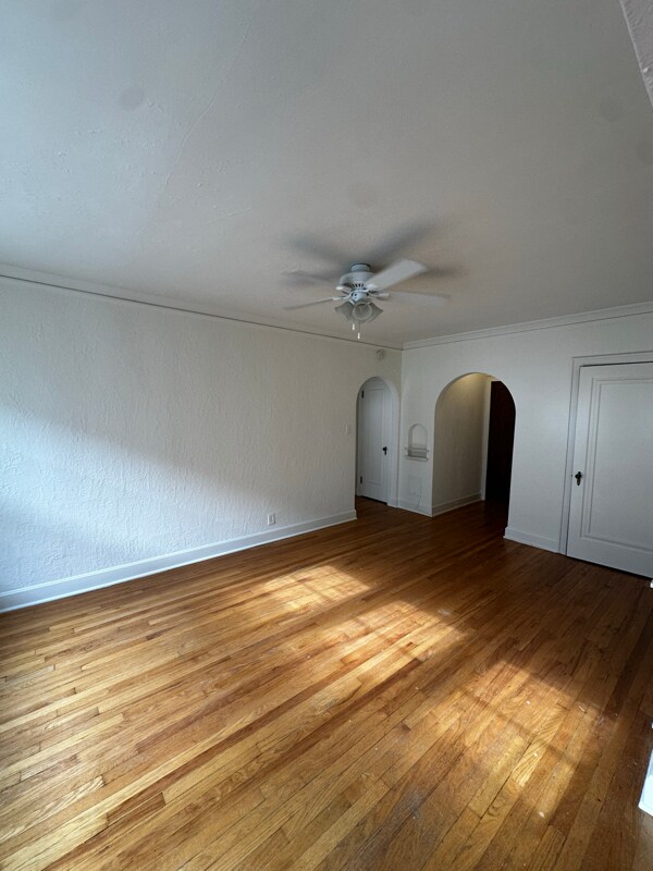 Building Photo - 4442 N Oakland Ave