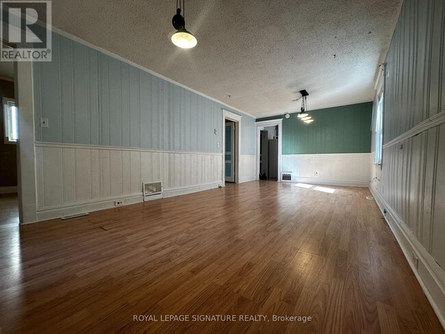 Building Photo - 18 Jones St