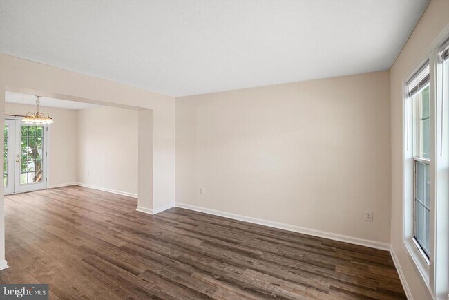 Building Photo - 206 Emily Ln