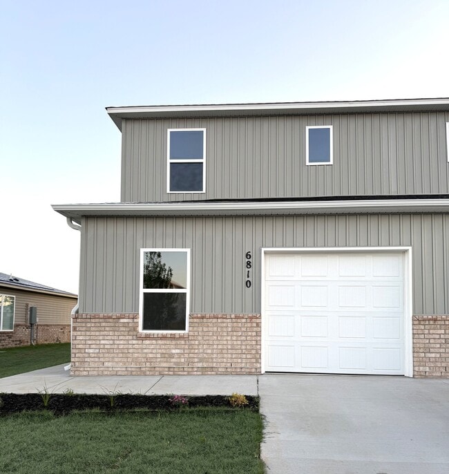 Building Photo - 6810 SW Dignity Ave