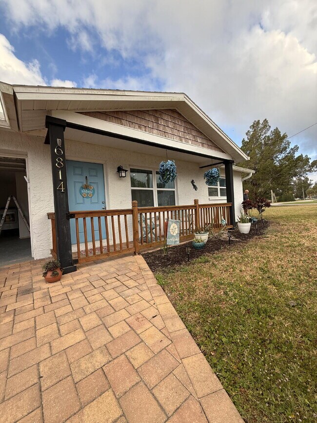 Foto del edificio - 6814 Driftwood Dr