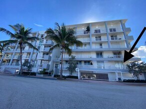Building Photo - 7832 Collins Ave