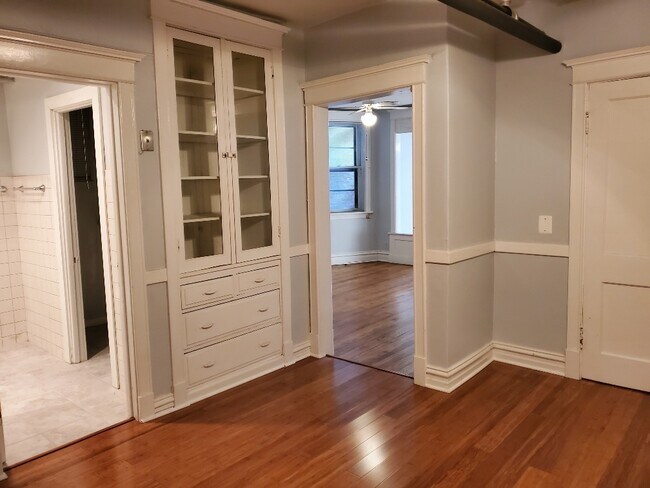 Building Photo - 2637 N Whipple St