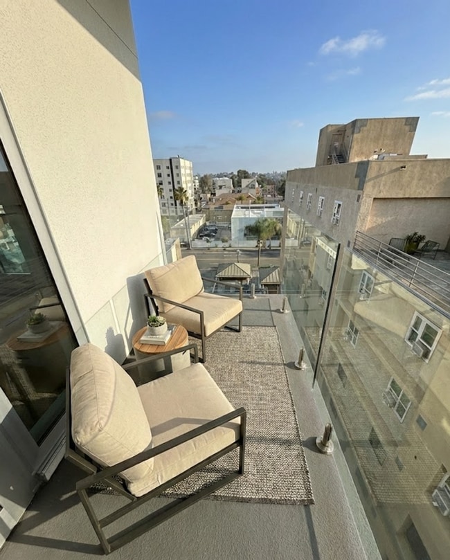 Interior Photo - 8th and U