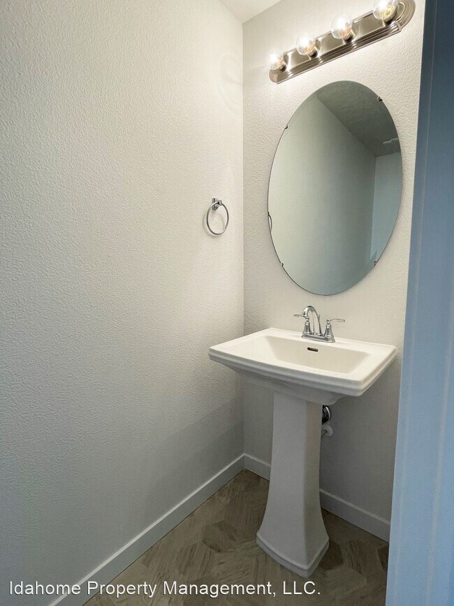 Foto del edificio - 4 br, 2.5 bath House - 1329 S Threave Ave