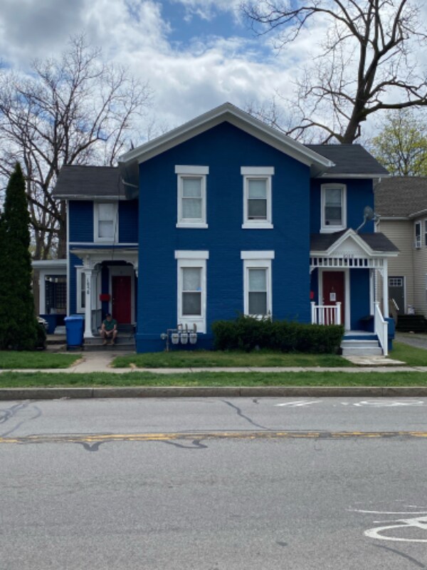 Building Photo - 1050 S Plymouth Ave