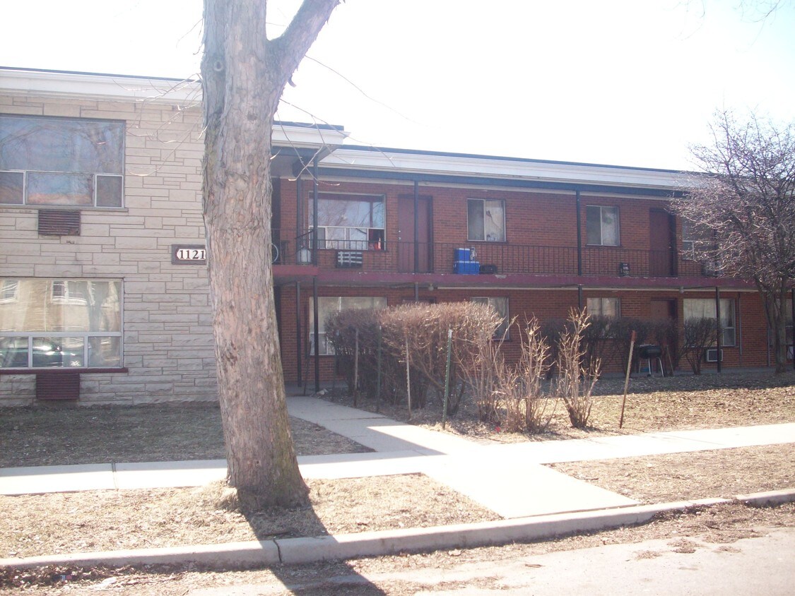 Foto del edificio - 1121 Birch Dr