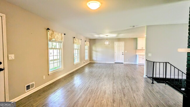Building Photo - 2899 Old Flowery Branch Rd