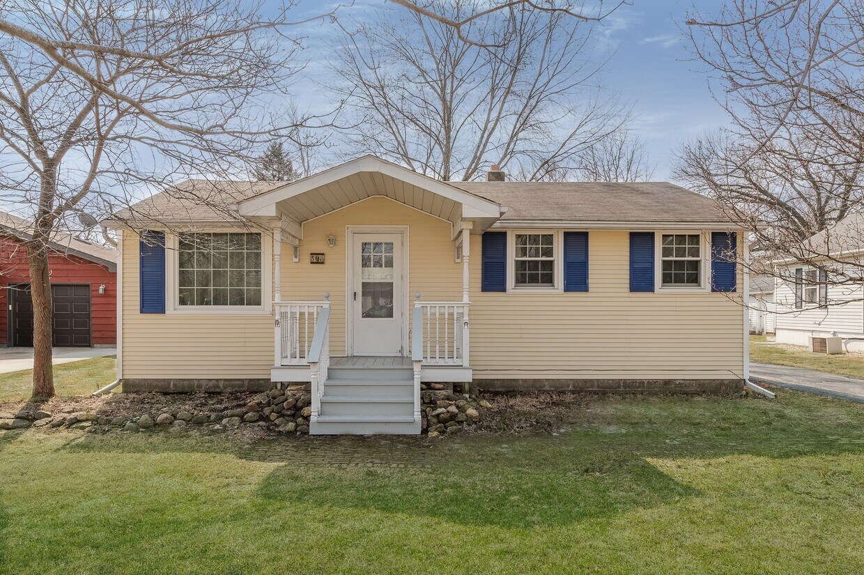 Primary Photo - 308 E Fox St