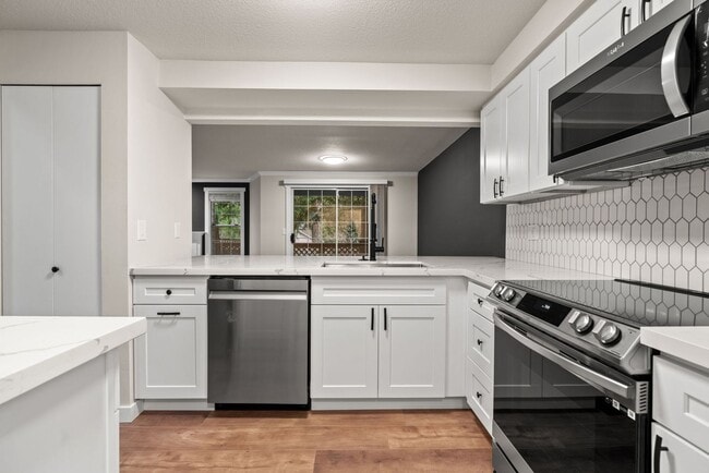 Building Photo - Newly remodeled two story home at the intersection of Redmond and Kirkland