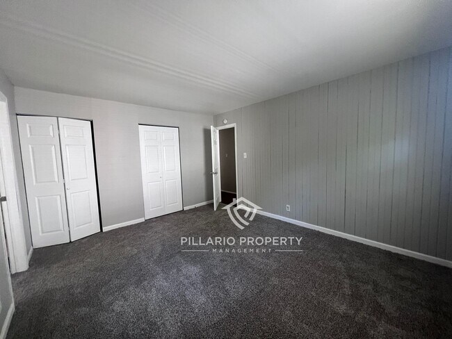 Building Photo - Renovated 4 Bedroom / 2 Bath Beauty!