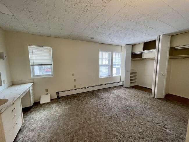 Building Photo - 96 N Portage Path