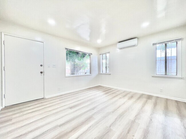 Building Photo - 9418 Compton Ave