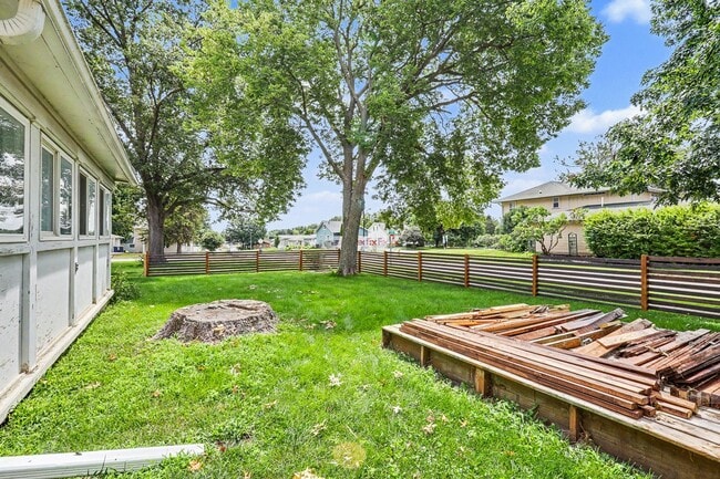 Building Photo - For Rent – 4 Bed 2 Bath Home