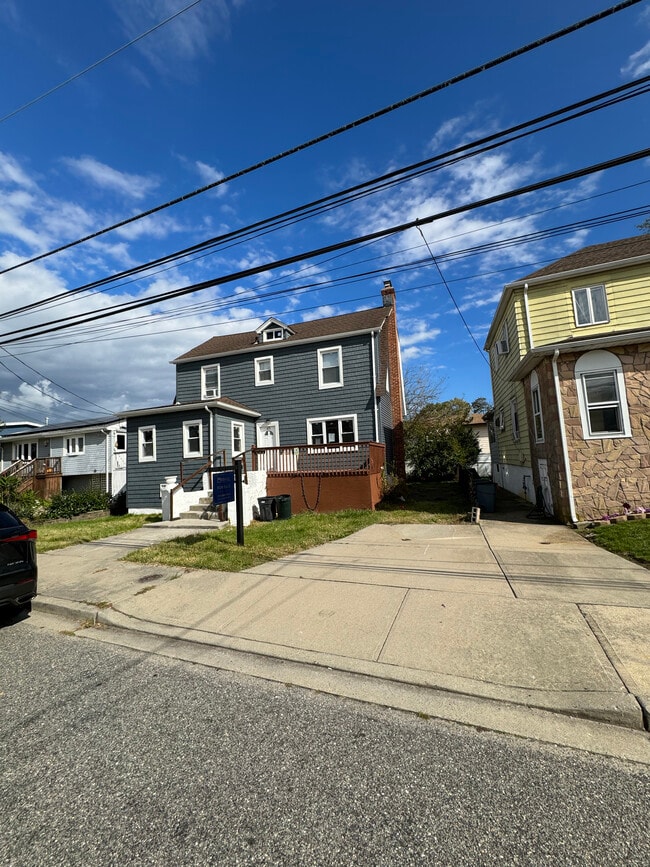 Building Photo - 675 S Bayview Ave