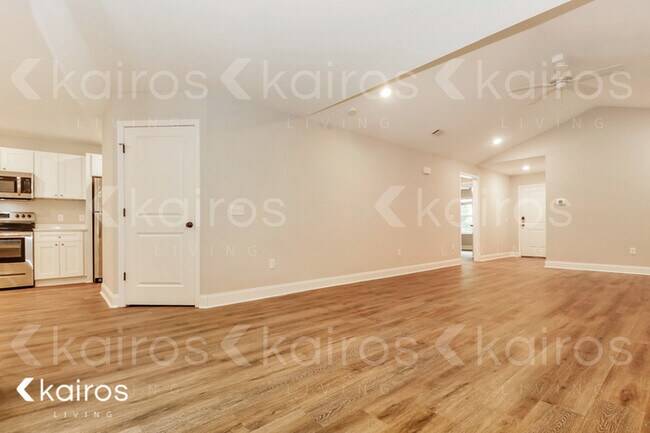 Foto del edificio - 161 Cottage Grove Rd