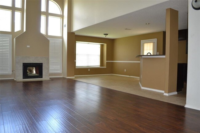 Building Photo - 1809 Lake Tawakoni Dr