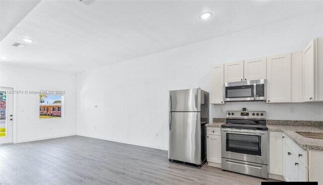 Foto del edificio - 3146 NW 32nd St
