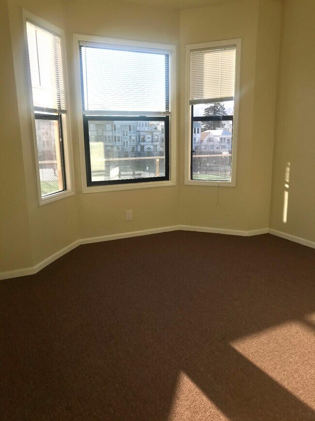 Building Photo - 876 Valencia St