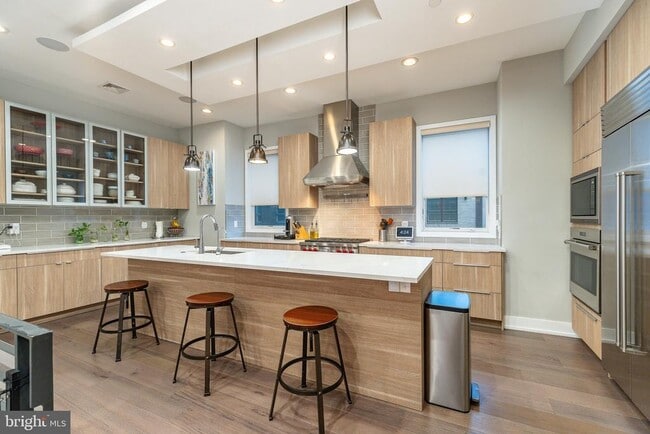 Building Photo - 608 N 3rd St