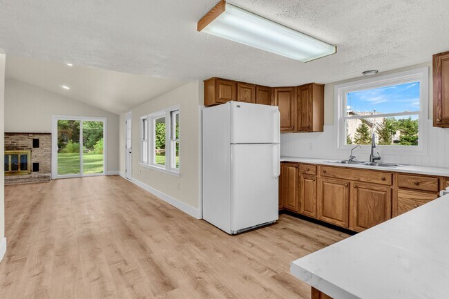 Foto del edificio - Creekside Charm: Your Dream, 1 of a kind, ...