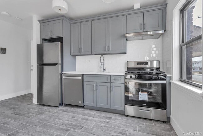 Building Photo - 105 Long Beach Rd