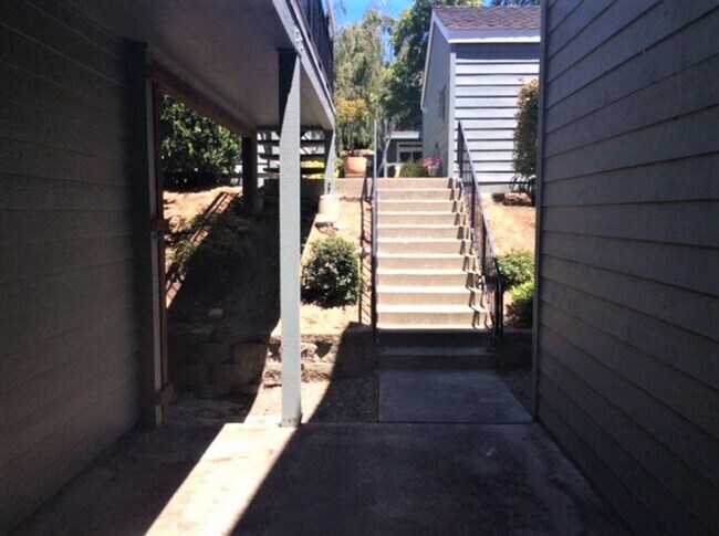 Foto del edificio - Single-Level 1 Bedroom Home with Garage – ...