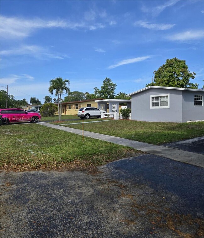 Building Photo - 611 SW 64th Way